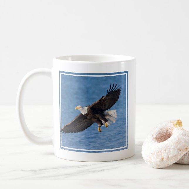 Weißkopfseeadler im Flug Kaffeetasse (Mit Donut)