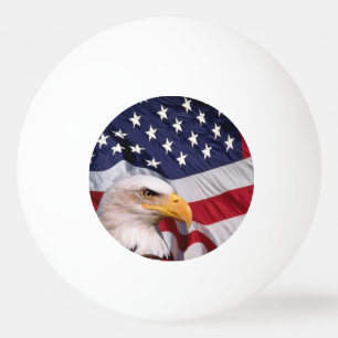 Weißkopfseeadler mit amerikanischer Flagge Tischtennisball