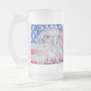 Weißkopfseeadler und die amerikanische Flagge Mattglas Bierglas