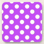 Weißpolka Punkte auf leuchtend lila Getränkeuntersetzer<br><div class="desc">Weißpolka Punkte auf leuchtend lila</div>