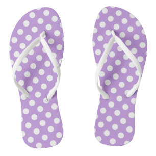 Weißpolka-Punkte auf Lila Flip Flops