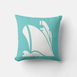 Weißschiff auf aquamarinem blauem Kissen