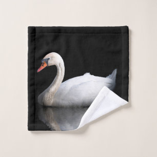 Weißschwan auf schwarz waschlappen