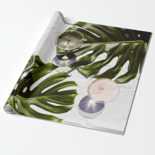 Weißwein auf Gläsern Geschenkpapier