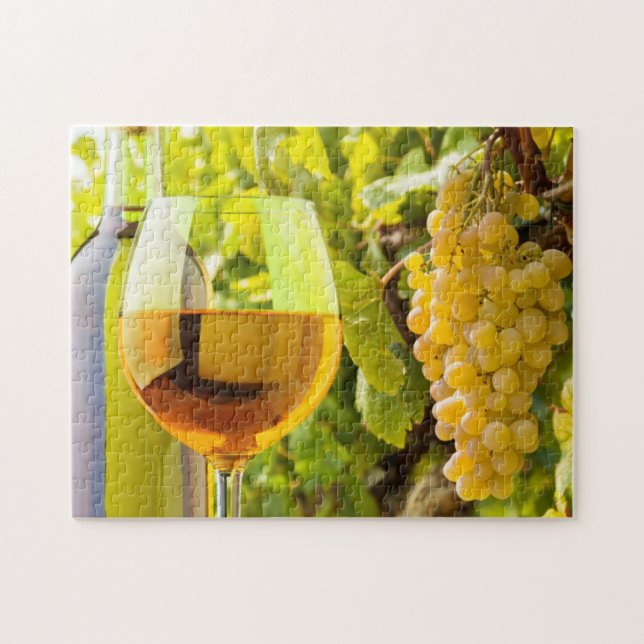 Weißwein und Trauben (Horizontal)
