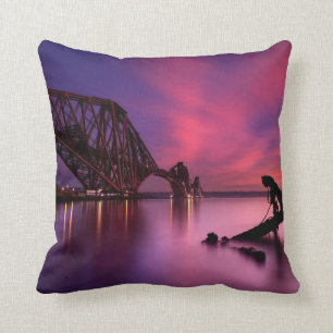 Weiter Schienen-Brücke an Sonnenuntergang   Kissen