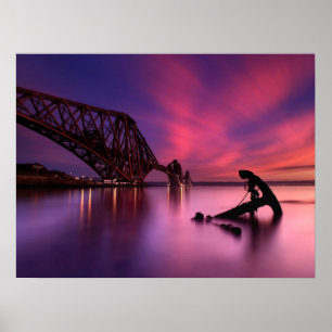 Weiter Schienen-Brücke an Sonnenuntergang   Poster