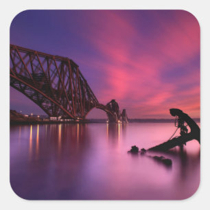 Weiter Schienen-Brücke an Sonnenuntergang   Quadratischer Aufkleber