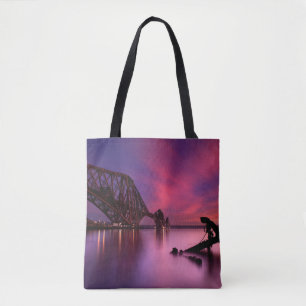 Weiter Schienen-Brücke an Sonnenuntergang Tasche