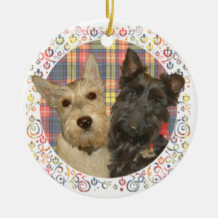 Weizenfarbene und schwarze Scotties auf Tartan Keramik Ornament