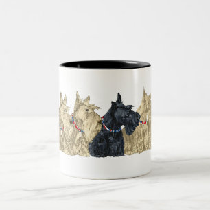 Weizenfarbene und schwarze Scotties in einer Reihe Zweifarbige Tasse