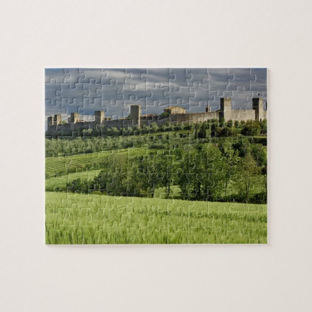 Weizenfeld und ferner Monteriggioni, im (Horizontal)