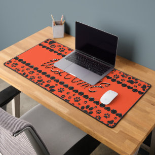 Welcome Dog Paws Black&White Polka Dot Vivid Red Schreibtischunterlage