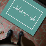 "Welcome" Funny Introvert Antisocial Stylish Fußmatte<br><div class="desc">Es ist lustig, weil es wahr ist. Du bist willkommen. Diese humorvolle Türmatte ist für Introvertierte, sozial und sozial Unbehagliche, die Gäste mit ein wenig Zögern und vielleicht sogar etwas Angst empfangen. Einfache, elegante Schrift-Typografie auf einem stilvollen, grün-grünen Hintergrund. Unerwartet, sonderbar und nur ein wenig sarkastisch. Auswahl der Farben verfügbar....</div>