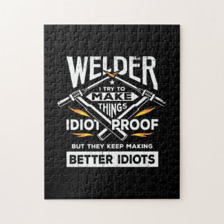 Welder versucht, Dinge herzustellen