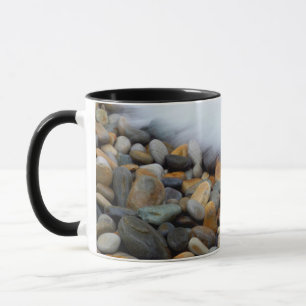 Wellen brechen auf Kieselsteine, Tsitsikamma Tasse