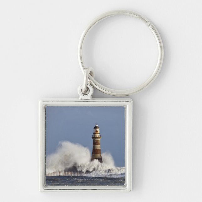 Wellen, die gegen Roker Leuchtturm zusammenstoßen Schlüsselanhänger (Vorne)