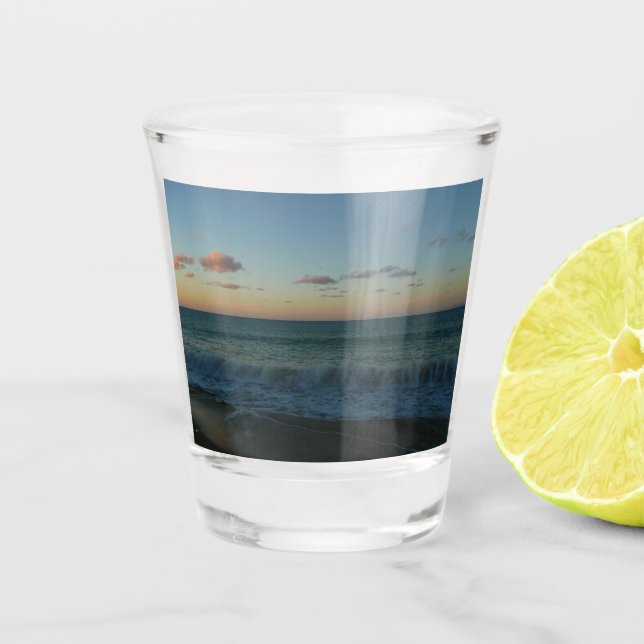 Wellen, die in der Sonnenuntergang-Landschaft abst Schnapsglas (Vorderseite)