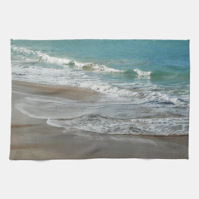 Wellen, die sich am türkisblauen Meer am Strand sa Geschirrtuch (Horizontal)