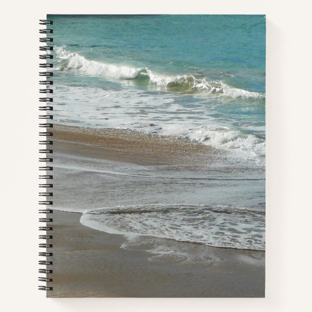 Wellen, die sich am türkisblauen Meer am Strand sa Notizbuch (Vorderseite)