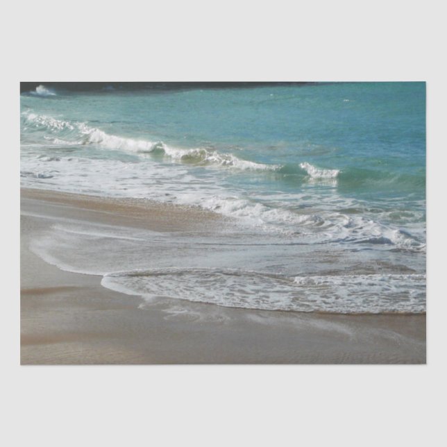 Wellen, die sich am türkisblauen Meer am Strand sa Seidenpapier (Vorderseite)