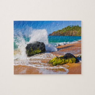 Wellen schlagen auf den Strand, Hawaii