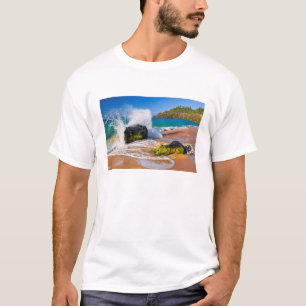 Wellen schlagen auf den Strand, Hawaii T-Shirt