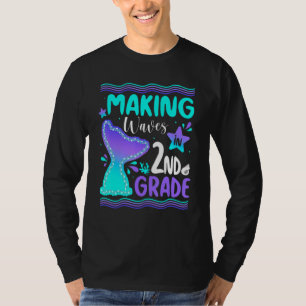 Wellen schlagen in der 2. Klasse Meerjungfrau Zurü T-Shirt