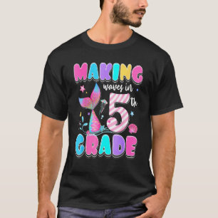 Wellen schlagen in der 5. Klasse Fischschwanz-Tie- T-Shirt