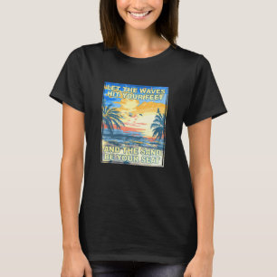 Wellen treffen Ihre Füße Sand sein Sitz Beach Bum  T-Shirt