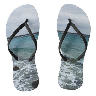 Wellen und Fischerboote im Meer, Flip Flops