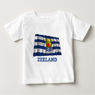 Wellenartig bewegende Flagge Zeelands mit Namen Baby T-shirt