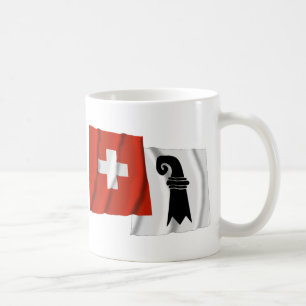 Wellenartig bewegende Flaggen der Schweiz u. Kaffeetasse