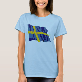 Wellenartig bewegende schwedische Flagge T-Shirt