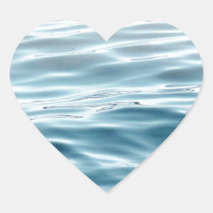 Wellenartig bewegtes blaues Wasser Herz-Aufkleber