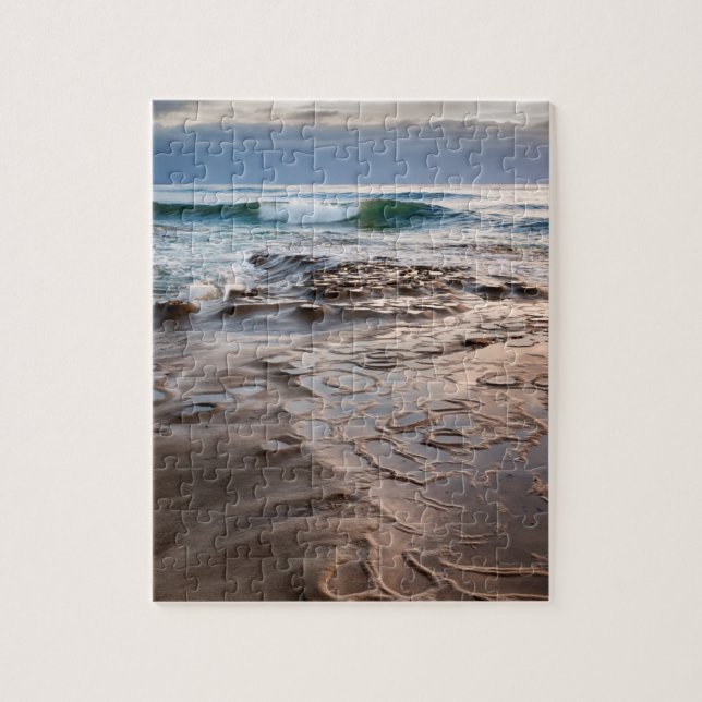 Wellenbrecher am Strand, Kalifornien (Vertikal)