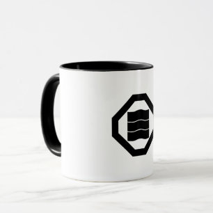 Wellenförmige Kanji-Zeichen für drei in Oshiki Tasse