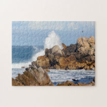 Wellenschlag in Felsen in der Nähe von Monterey Ba