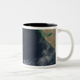 Wellenwolken über dem Arabischen Meer Zweifarbige Tasse