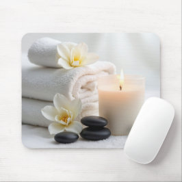 Wellness-Center Handtücher und Magnolienblüten Mousepad