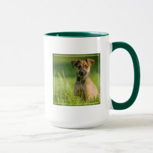 Welpe im Gras Tasse