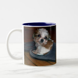 Welpe in einem Pantoffel Zweifarbige Tasse