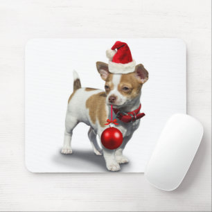 Welpe mit Weihnachtsmütze und Ball Mousepad