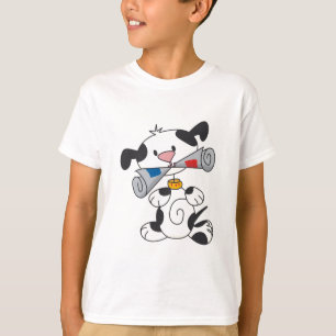 Welpe mit Zeitungsgeschenken und T - Shirt