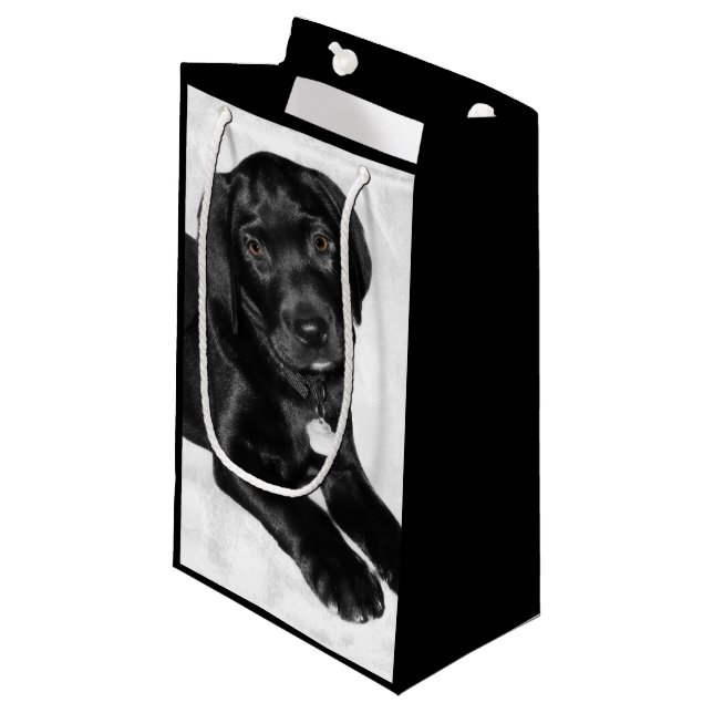 Welpen-Liebeschwarzes Labrador Kleine Geschenktüte (Vorderseite Schrägansicht)
