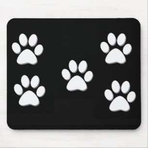 Welpen-Tatze druckt Weiß auf Schwarzem Mousepad