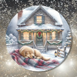 Welpenschlafen auf festlicher Front Porsche Weihna Runder Aufkleber<br><div class="desc">Eine süße Kunst Aquarell-Illustration eines kleinen Welpenschlafes auf einer Decke vor einem alten rustikalen Bauernhaus mit Weihnachtsbeleuchtung und Dekorationsticker.</div>