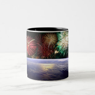 Welt und Feuerwerk Zweifarbige Tasse