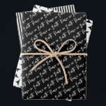 Weltfrieden Black Christmas Geschenkpapier Set<br><div class="desc">Weltfrieden Weihnachtsmuster Verpackung Papierblätter. Das Design besteht aus drei verschiedenen Designs,  einem modernen,  weißen Weltfrieden-Schriftzeichen-Kunstmuster mit schwarzer Schrift,  einem modernen geometrischen Halbkreismuster und klassischen Streifen.</div>