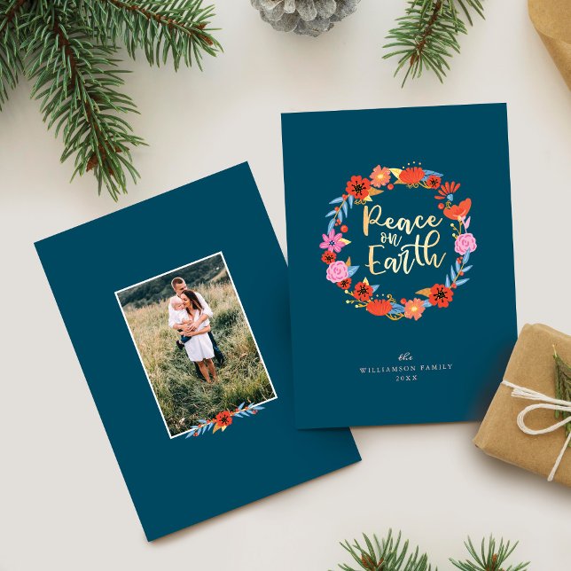 Weltfrieden Hübscher Blumenstrauß Feiertagskarte (Peace on Earth Pretty Floral Folk Art Wreath Holiday Card)